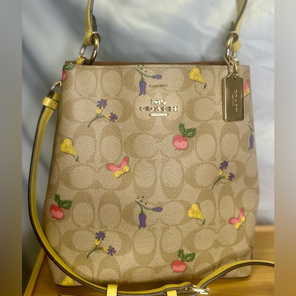 COACH Tan Signature Canvas Town Bucket Bag  Crossbody; Dreamy Veggie Floral